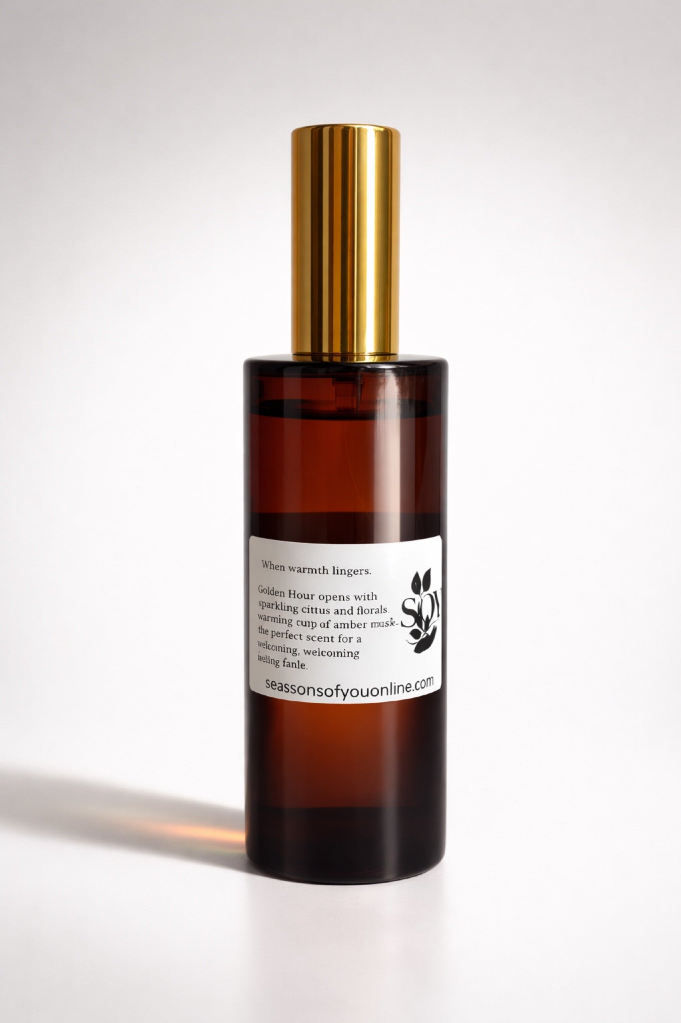 Scented with citrus, white florals, musk and amber. 